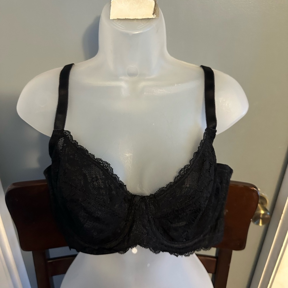 Chic Black Lace Underwire Bra 38D